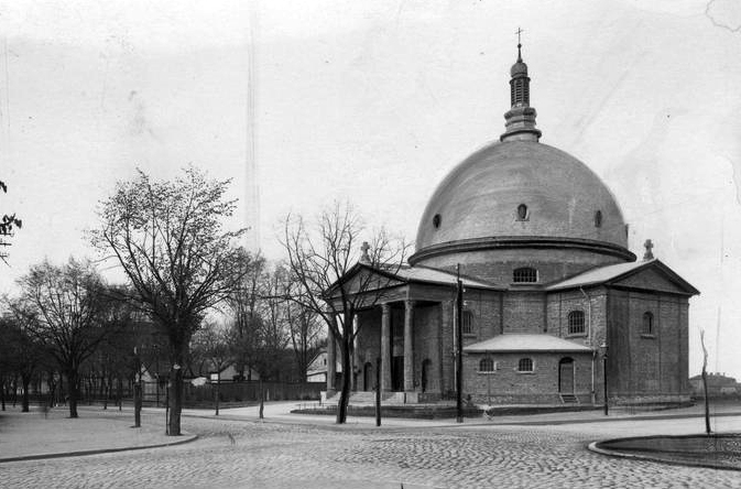 Świątynia wojskowa z wielką kopułą